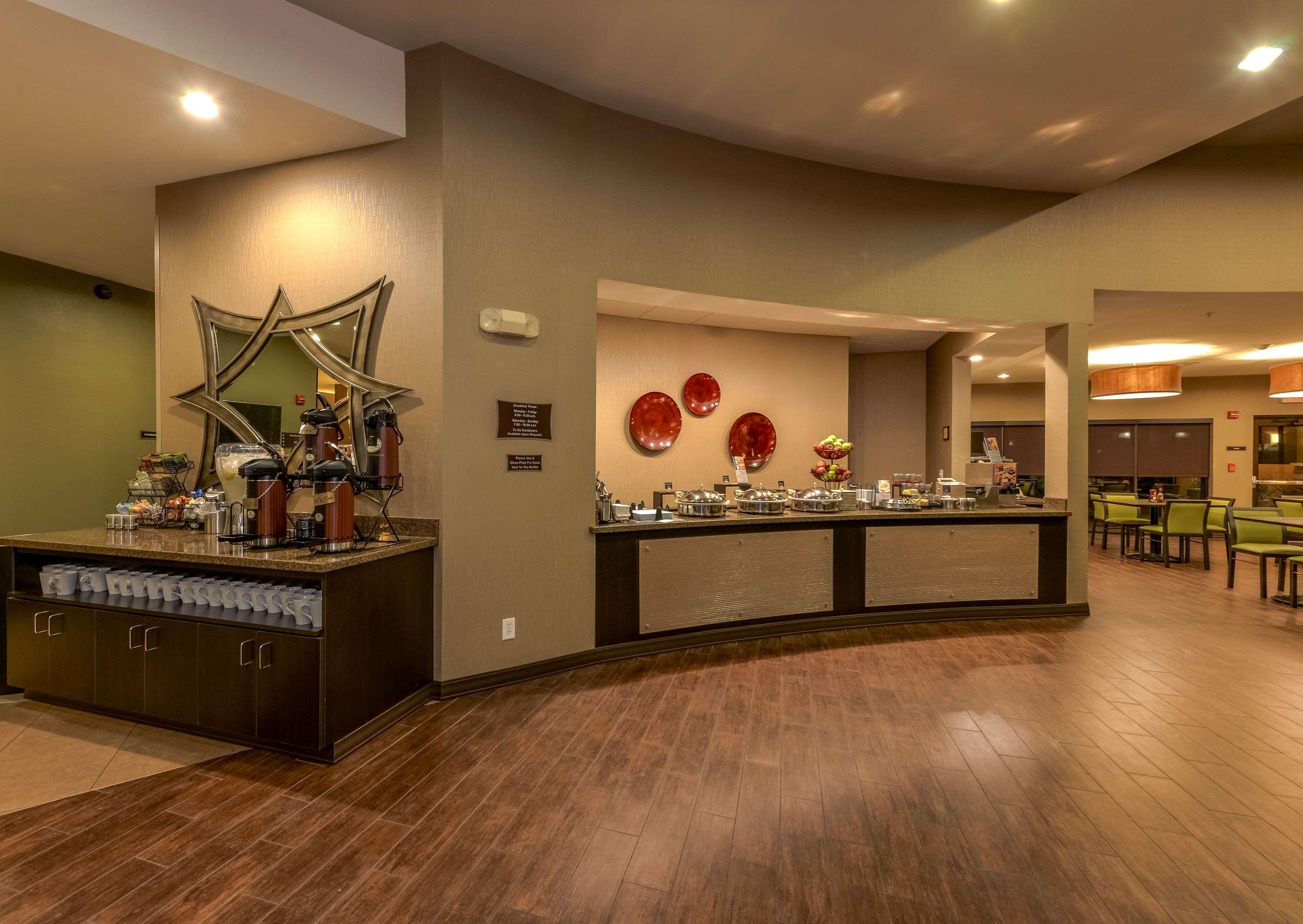 Western Premier College Station Hotel 3*