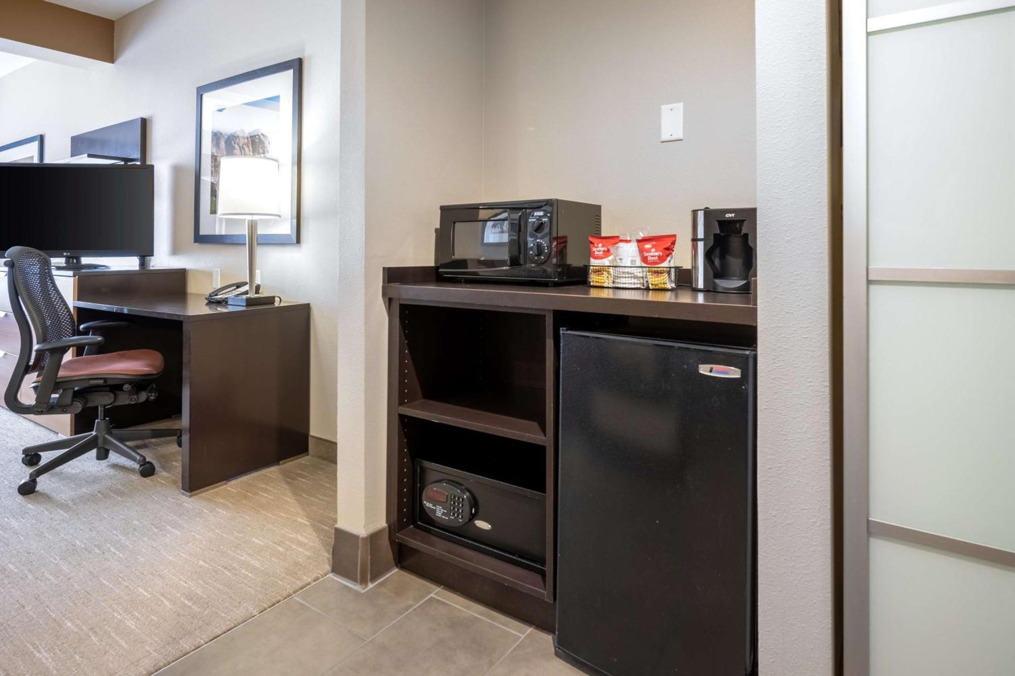 Western Premier College Station Hotel 3*