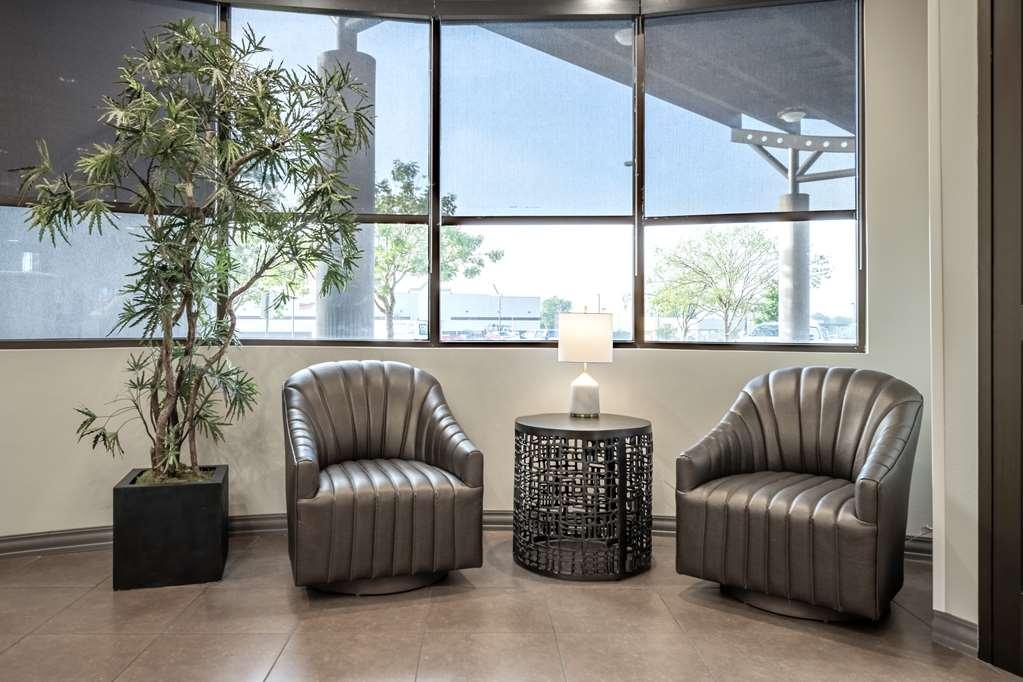 Hotel Western Premier College Station 3*