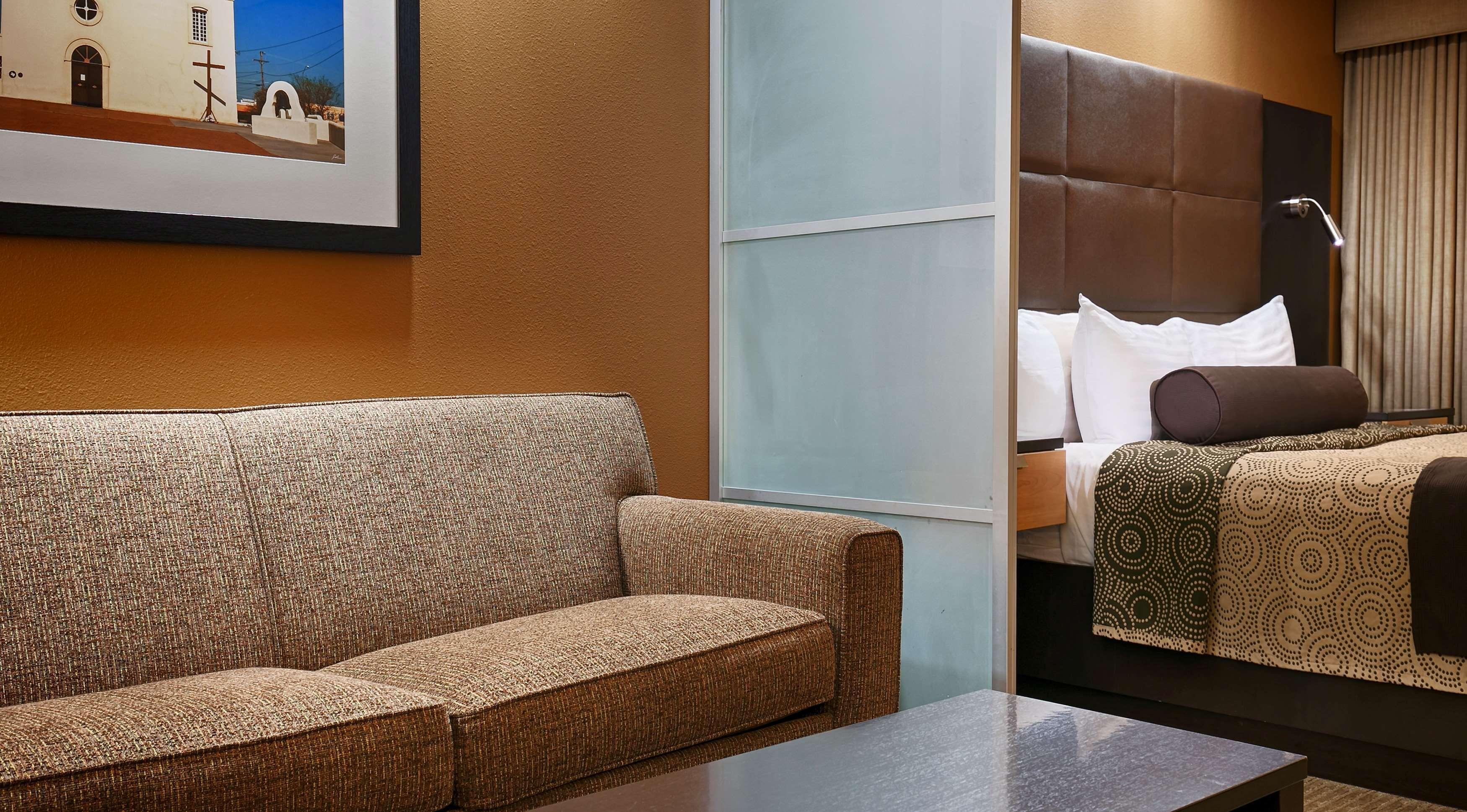 Western Premier College Station 3*